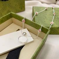 Lyxig design Hängsmycke Armband Mode för kvinna Gems Letter Designer Smycken Trendig Personlighet Clavicle Chain