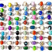 Großhandel 100 stücke Frauen Mode Ringe Hand Eingelegter bunte Stein Schöne Partei Schmuckgeschenke Vielfalt der Stile Größe 6 bis 10
