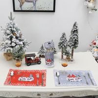 Mats & Pads Christmas Placemats Non Slip Heat-Resistant Holiday Table With Smiling Gnome Print For Dining Room Decoration