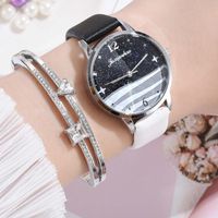 Relojes de pulsera Mujeres de lujo pulsera de cuarzo de la moda de cuarzo con + relojes Casual Strap Strap Watch Elegant Mujer