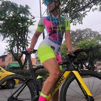 Racing Sets 2021 Cykel Jersey Kvinnor Färgglada Rainbow Color Serie Short Air Mesh Sleeve Cycle Wear MTB Kvinna cykelturskjorta