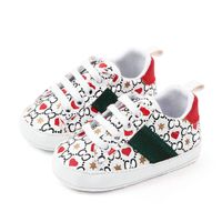 Детская обувь Мягкая нижняя Обувь в форме сердца 0-18 м Новорожденного Первого Уокера на шнуровке PU Crowalker Prewalker