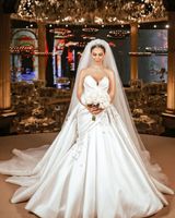 Vestidos de casamento de sereia elegante Plus size Sweetheart Bodice coberto Botões Corte Train Lace Applique Beads Nupcial Vestios de Novia Personalizado