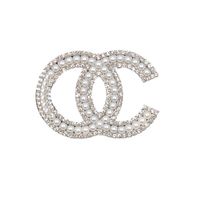 Diseñador de lujo Broche de broche letras Diamante Broches Pin Mujeres Geométrico Cristal Rhinestone Pasas de perlas para suéter famoso Decoración Accesorios Jewerlry