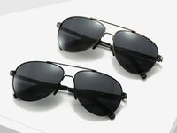 Gafas de sol piloto clásicas para hombres Marco de metal 806653 Estilo Unisex Eyewear de protección UV400 con caja Areas adecuadas: Viajes de playa, Moda de conducción.