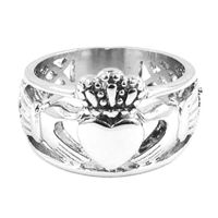 Irlandês Claddagh estilo Celta nó mão para segurar um anel de coração de coroa de aço inoxidável jóias presente de casamento SWR0308