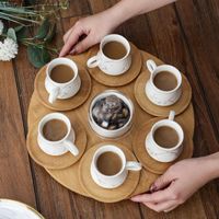 Mokken Creatieve Ceramische Koffiekopje en Schotel met Chassis Mini Espresso Afternoon Thee Zwart Gouden Patroon 80ml Mok Houten Stand