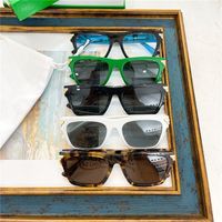 70% de descuento en la fábrica Online Sale's New Fashion Box Sunglasses Star, el mismo estilo Gafas de sol de moda