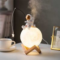 Nordic Astronaut Figurine Miniature Night Light Humidifier Home Living Room Decoration Desk Accessories Bedroom Ornaments Gift 220115