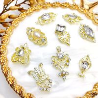 Nail Art Decorations 10st / Bag 3D Legering Rhinestone Charms Luxury Retro Barock Pearl Smycken European Gold Metal Gems Stone