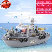 Musik Flash Light Electric Patrol Boat Battle Boat Fighting Boat Electric Water Spraying Ship Warship Play Toy Kid Present Bästa leksak