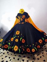 2021 Fashinable Mexcian Quinceaneraドレスひまわり刺繍オフショルダーボウチャルロ甘い15ドレスパーティーフォーマルガウンテーマVinatge