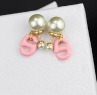 Boucle d'oreille de dessus de qualité avec la nature perle et rose design émail pour femmes engagement bijoux cadeau ont une boîte à billets PS4717