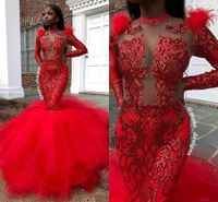 2022 Sparkly rote Pailletten Feder Mermaid Prom Kleider für schwarzes Mädchen Langarm Juwel Hals Illusion Formale arabische Abendkleider