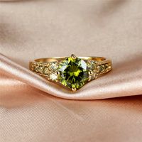 Encanto feminino verde oliva cristal anel de pedra vintage cor fina anéis de casamento para mulheres luxo redondo zircon anel de noivado