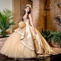 Vestido DE 15 Anos Gold Quinceanera Dresses 2022 Koronkowa aplikacja Zroszony Sweet 16 Dress Sweetheart Pageant Prom Suknie Sweep Pociąg