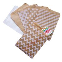 25 stks / pak Kraft Papieren Tassen Treat Candy Bag Chevron Polka Dot voor Verjaardag Trouwjaar Party Gunsten Geschenkverpakking Wrap