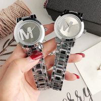 브랜드 시계 여성 레이디 소녀 다이아몬드 크리스탈 큰 편지 스타일 금속 강철 밴드 쿼츠 손목 시계 M124