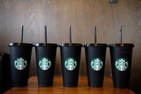 Starbucks 24 ooz Color transparente Cambiante de los tumblers de la taza de consumo plástica mágica con la tapa del cárter y el caramelo de la paja ¡Taza de café mágica! DHL gratis