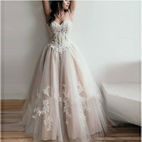 Sexig Sweetheart Lace Appliques Bröllopsklänningar från axelkorsetten Back Bridal Gowns Formell Champagne Tulle Vestido de Noiva