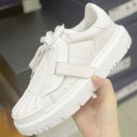Kadın Tasarımcı Ayakkabı KIMLIK Sneaker Beyaz Deri Rahat Ayakkabılar Buzağı Kauçuk Platformu Ayakkabı Koşucu Eğitmenler En Kaliteli Kutusu Ile