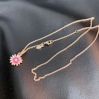 18K Daisy Pendant Necklace With Original Box Suitable For Pa...