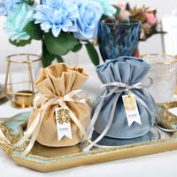 Pochette de luxe Velvet Pouch Sachet Sac-cadeau Sac de cadeau pour bijoux Boîtes à bonbons de mariée avec décor de cordes de perles Favors Sacs Y0305