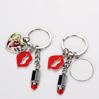 Sublimation Lipstick Keychain Favoriser les lèvres rouges métalliques porte-clés rondes en forme de cœur bricolage pendentif bricolage cadeau créatif pour les filles SN3398