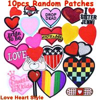 10 unids DIY Love Heart Style Parches aleatorios Nociones de costura para ropa Hierro Iron Patch Aplique Spony-On Patche Tool Accessories Badge Pegatinas para la bolsa Bolsa