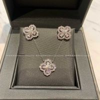 Designers jewelry HW light luxury niche high level hailanbao Pink Diamond Flower diamond necklace collar bone chain Tremella nail