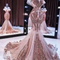 2022 Nuevos vestidos de noche de la sirena de oro rosa Leche Sparkly Lentin Appliché con cuentas Fishtail Bata Bata Robe de Soiree CG001