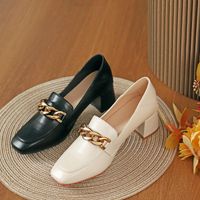 Sapatos de vestido Mulheres saltos de alta qualidade design de marca de ouro cadeia quadrada mocassins feminino sólido preto bege deslizamento em couro confortável