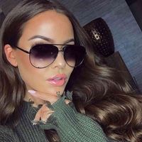 Fashion Plat Top Black Femmes Sunglasses Marque Designer Oculos Miroir Shades Sun Lunettes Femme 1458R