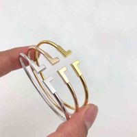 2021 Fashion Love Gold Armband Pour Hommes Charm Bangle Friendship Armband för tjejer Braccialetto Pulsera Mens och Women Wedding Gift
