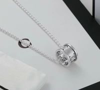 ZB005YX Мода Письмо трехмерных полых кулон Ожерелья ретро Стерлинговое серебро для мужчин и женщин Небольшая талия Подвески Ожерелье 5 шт.