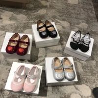 Scarpe piatte in pelle per bambini per bambini ragazze lettera vestito indossare 2022 principessa neonato per bambini scarpe da ballo Dances Designer Fahion