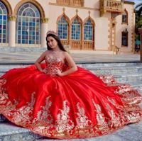 Bedövning guld broderad röd satin 2021 quinceanera prom klänningar charro mexikansk spets land designer golv längd söt 16 vestido de 15 anos