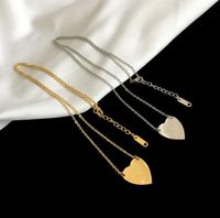 Europa américa estilo de moda senhora 316L colar de aço de titânio gravado letra 18k chapeado colares de ouro com pingente de coração único 3 cor