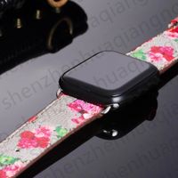 Faixa de relógio de designer de luxo 42mm 38mm 40mm 44mm alça para iwatch 7 2 3 4 5 6 bandas de série de couro pulseira de pulseira moda floral homens mulheres smart alças