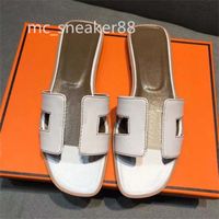 2021 Designer Frauen Sandalen Sommer Damen Luxus Echtes Leder Hausschuhe Flache Schuh Sandale Partei Hochzeit Schuhe Größe 35-42