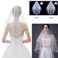 Bridal Veils 80cm Kurzabschnitt Schöne und großzügige Zweischichtige weiße oder beige Hochzeitsfeierschleier mit Kamm Feine Handschuhe