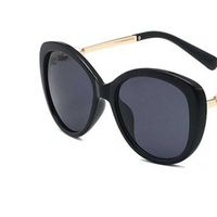 2021 Fashion Pearl Designer Sunglasses de sol de alta calidad Gafas de sol Cat's Eye Metal Frame Mujeres Gafas 5 Color