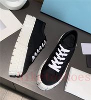 Nylon Women Designer Sneakers Branco Preto Bege Casual Sapatos De Borracha De Triângulo 50 mm Sola com Roda Design Plataforma de lona Treinadores de sapatos