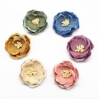 装飾的な花の花輪10pcsシックなシフォンミシンブティックヘアラインストーンパールセンターかわいい花4.5cmクリップなし