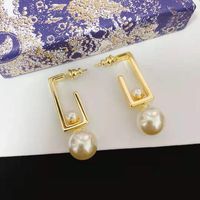 Fashion square white pearl earrings D letter stud earrings jewelry suitable for ladies wedding design