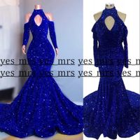 2022 Sexy Royal Blue Velvet Bling Crystal Crystal Sequins Вечерние платья Длинные рукава Русалка Высокая шея замочная скважина Выпускные платья вне плеча Женщины Формальное платье