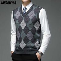 Autum Fashion Designer Merk Argyle Pullover Diamond Sweater V-hals Knit Vest Mannen 6% Wol Mouwloze Casual Mannen Kleding 220114