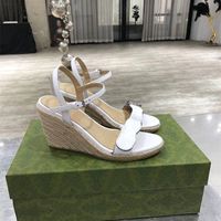 The latest leisure Women' s slope heel sandals are made ...