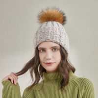 Bonnet tricoté hivernal avec un renard moelleux pompon pompon chaud crâne ski ski chapeau stretch chapeau pour l'extérieur