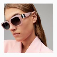 Sonnenbrille 2021 Europäischer und amerikanischer Mode Trend Ins gleiche Frauen Square Travel Metall Zubehör Große Rahmen Männer